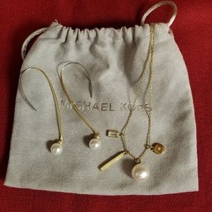 MICHAEL KORS Pearl and Crystal Charm Pendant Set